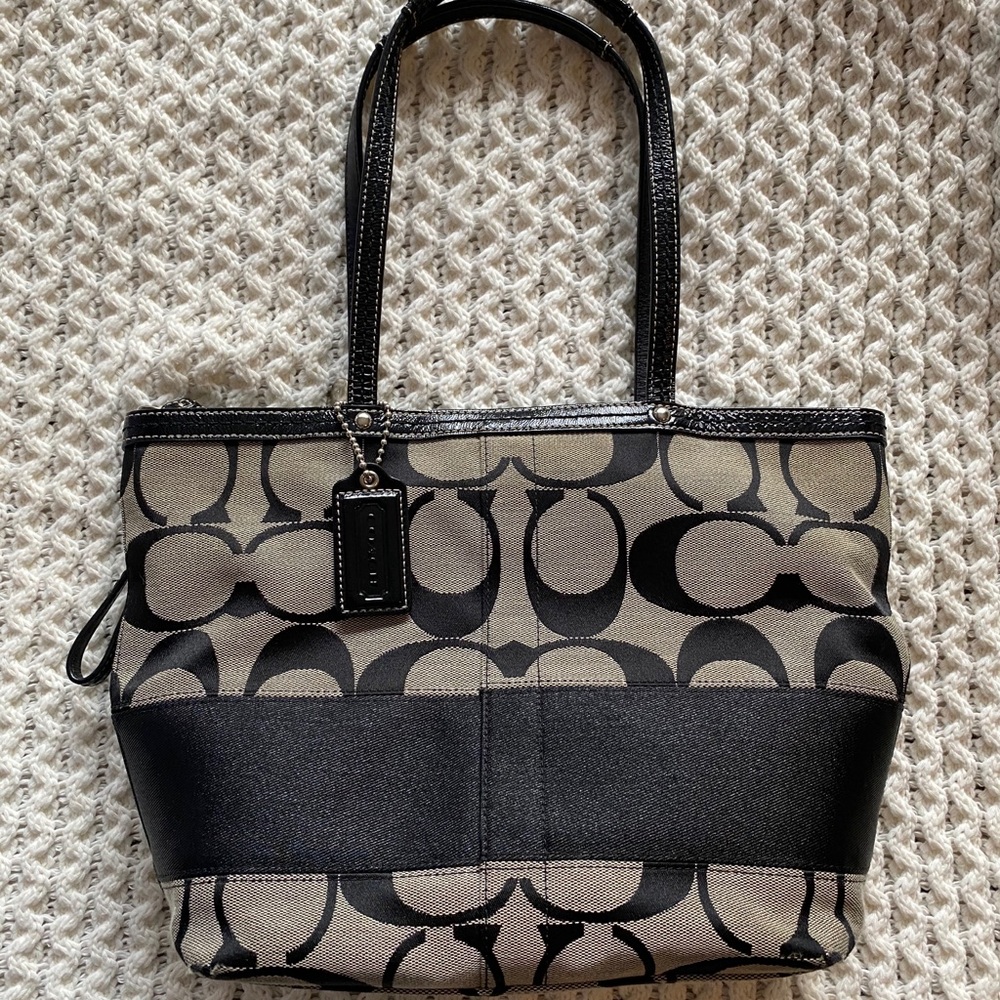 Coach shoulder handbag — black
